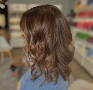 Pure 🍯 by stylist, @by_bunni @poshsalonwbg #avedastylist #aveda #avedacolor #757williamsburg #757hair
#oribeobsessed